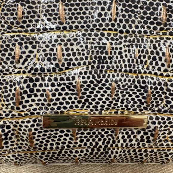 Elegant Cream Crocodile-Embossed Tote Bag - Picture 5 of 5